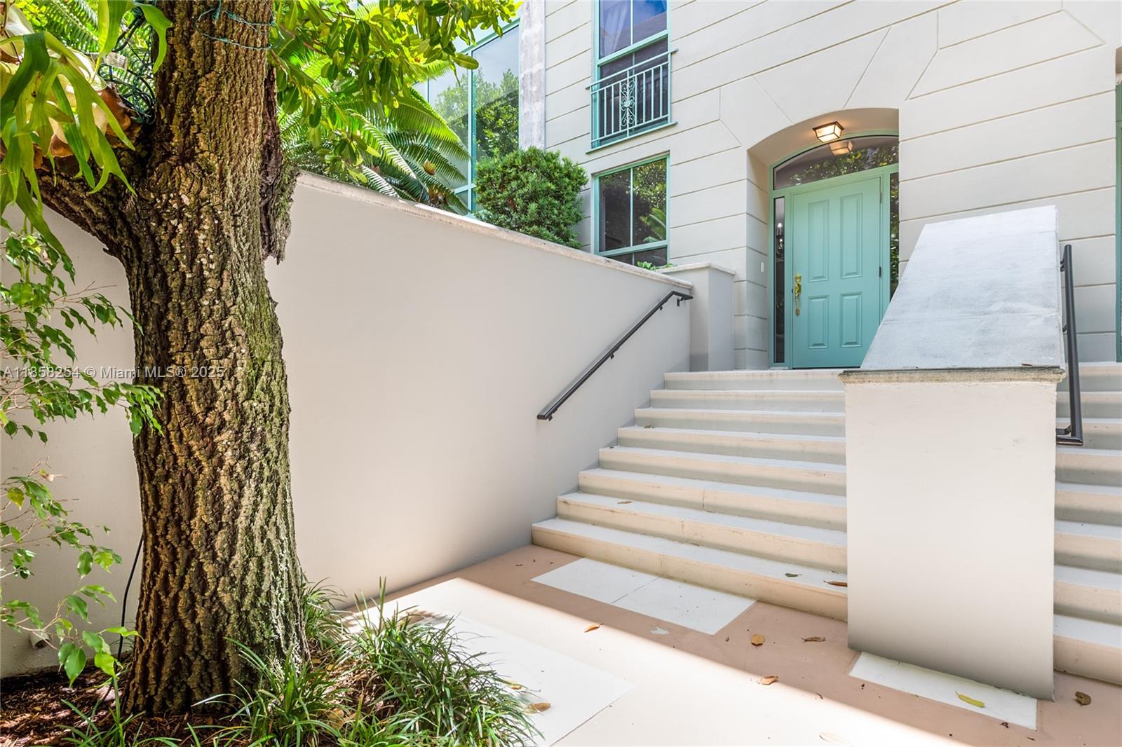 612 Valencia Ave #104 Coral Gables, FL 33134