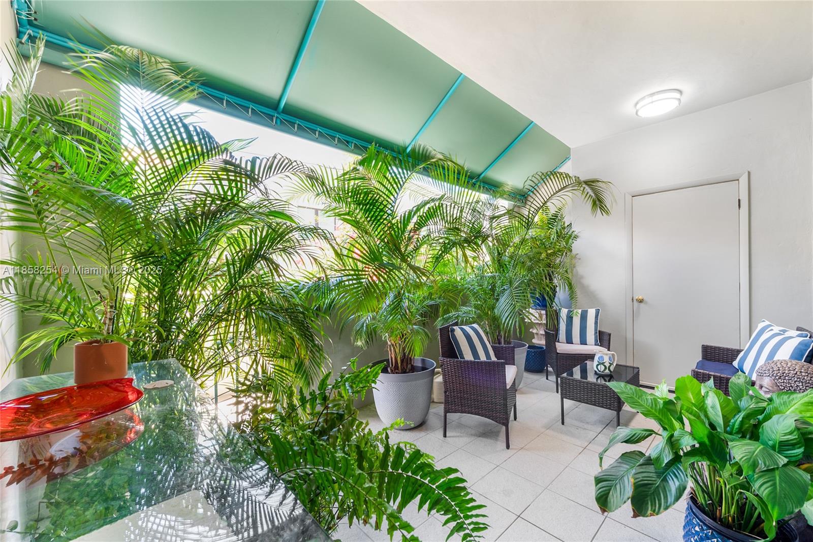 612 Valencia Ave #104 Coral Gables, FL 33134