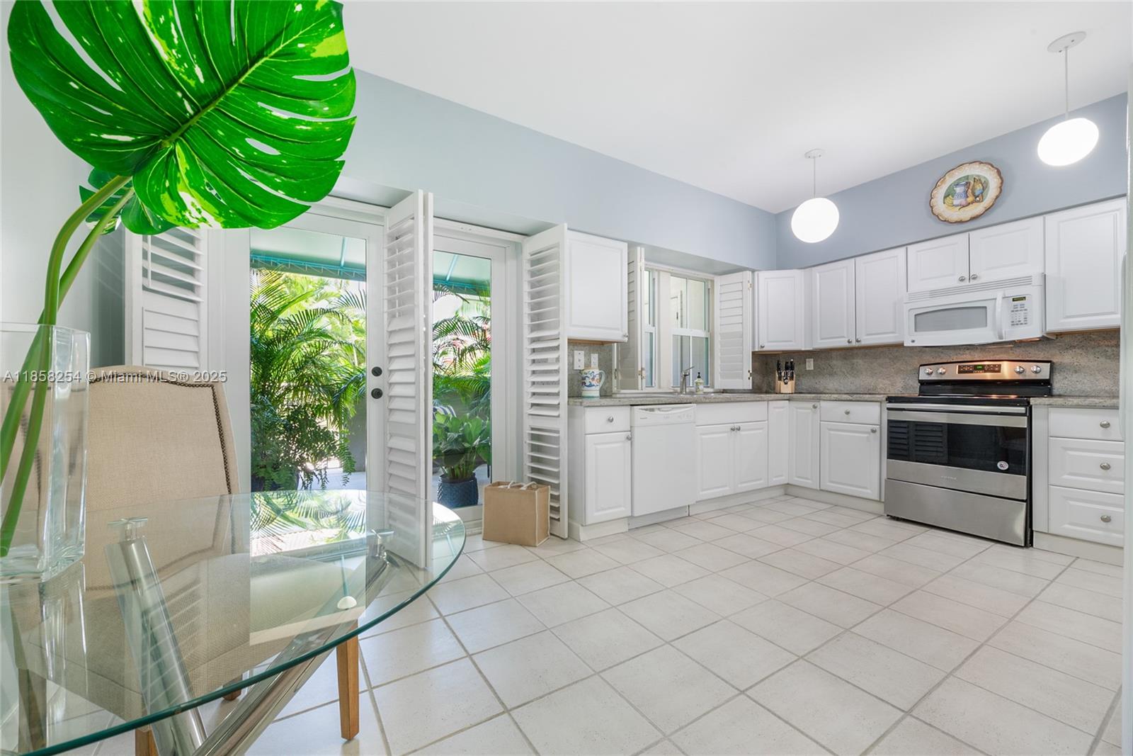 612 Valencia Ave #104 Coral Gables, FL 33134