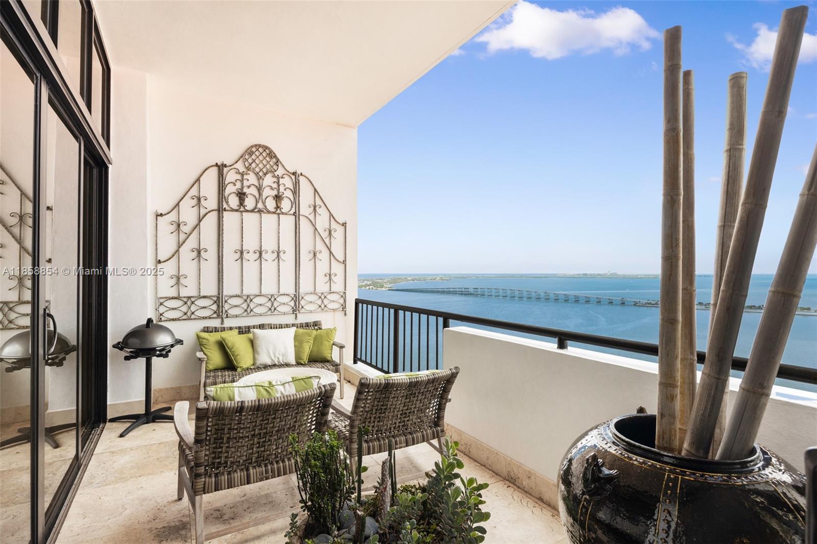 1581 Brickell Ave #T104