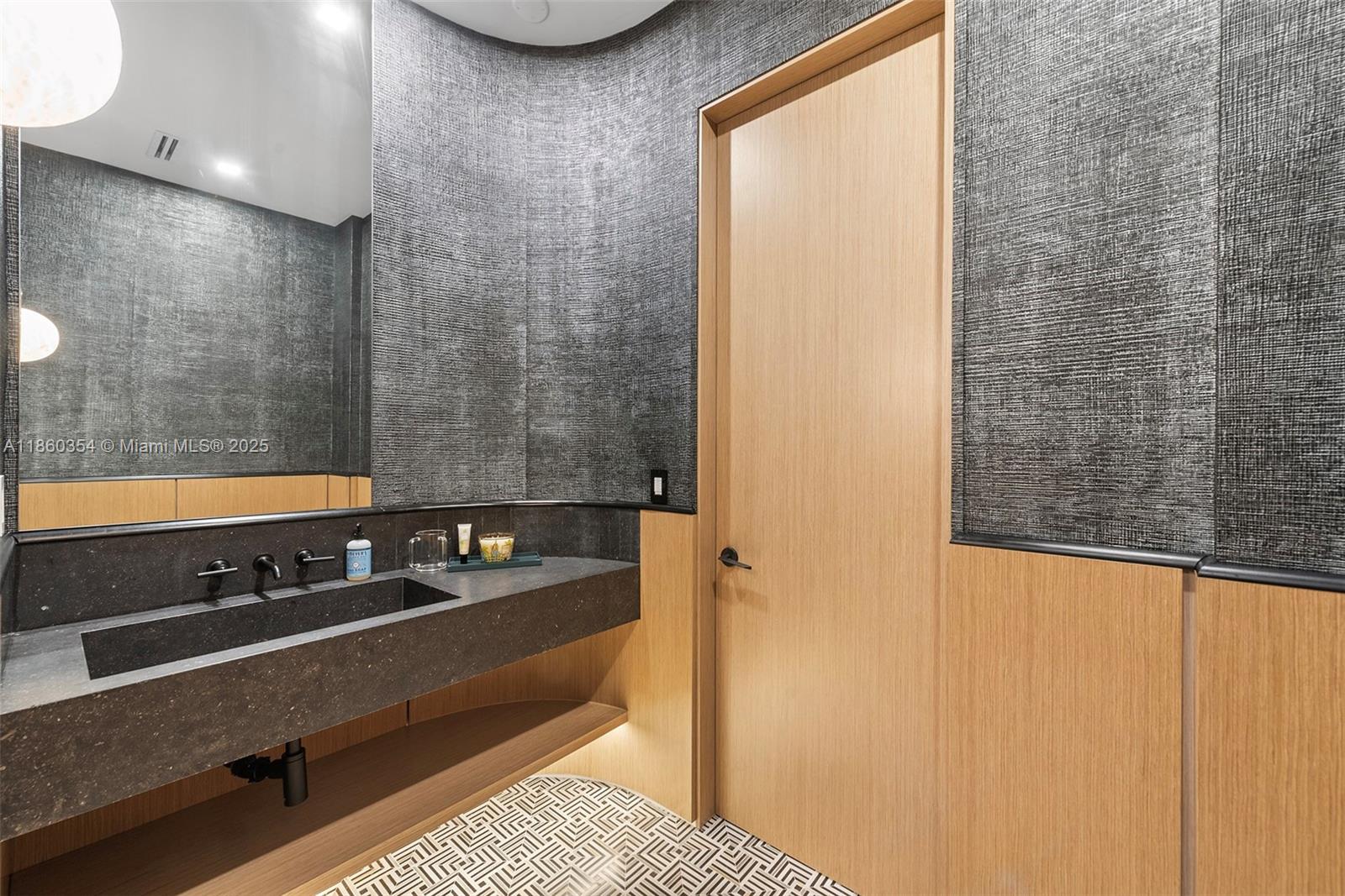 70 Camden Dr Bal Harbour, FL 33154 70 Camden Dr Bal Harbour, FL 33154