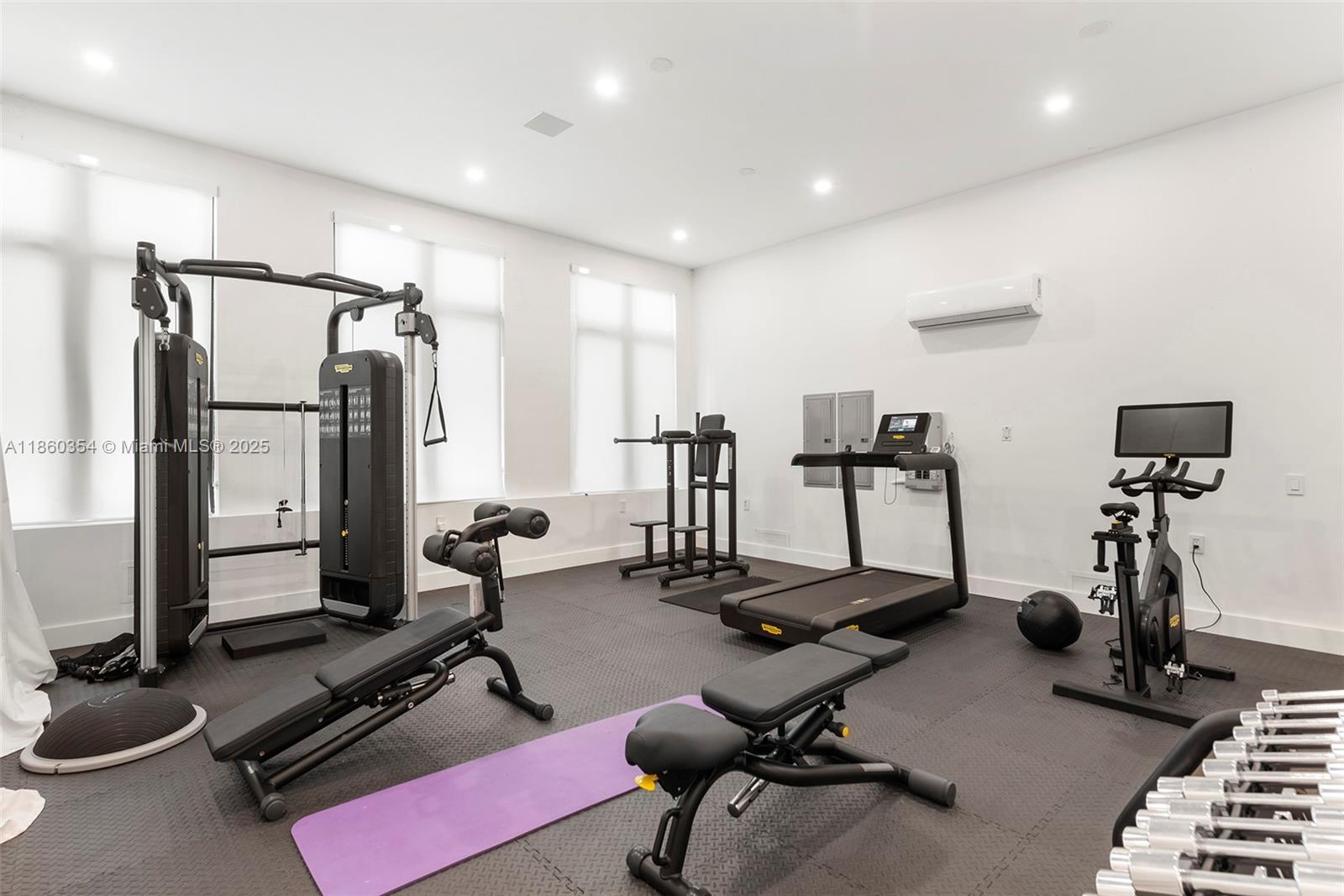 70 Camden Dr Bal Harbour, FL 33154 70 Camden Dr Bal Harbour, FL 33154