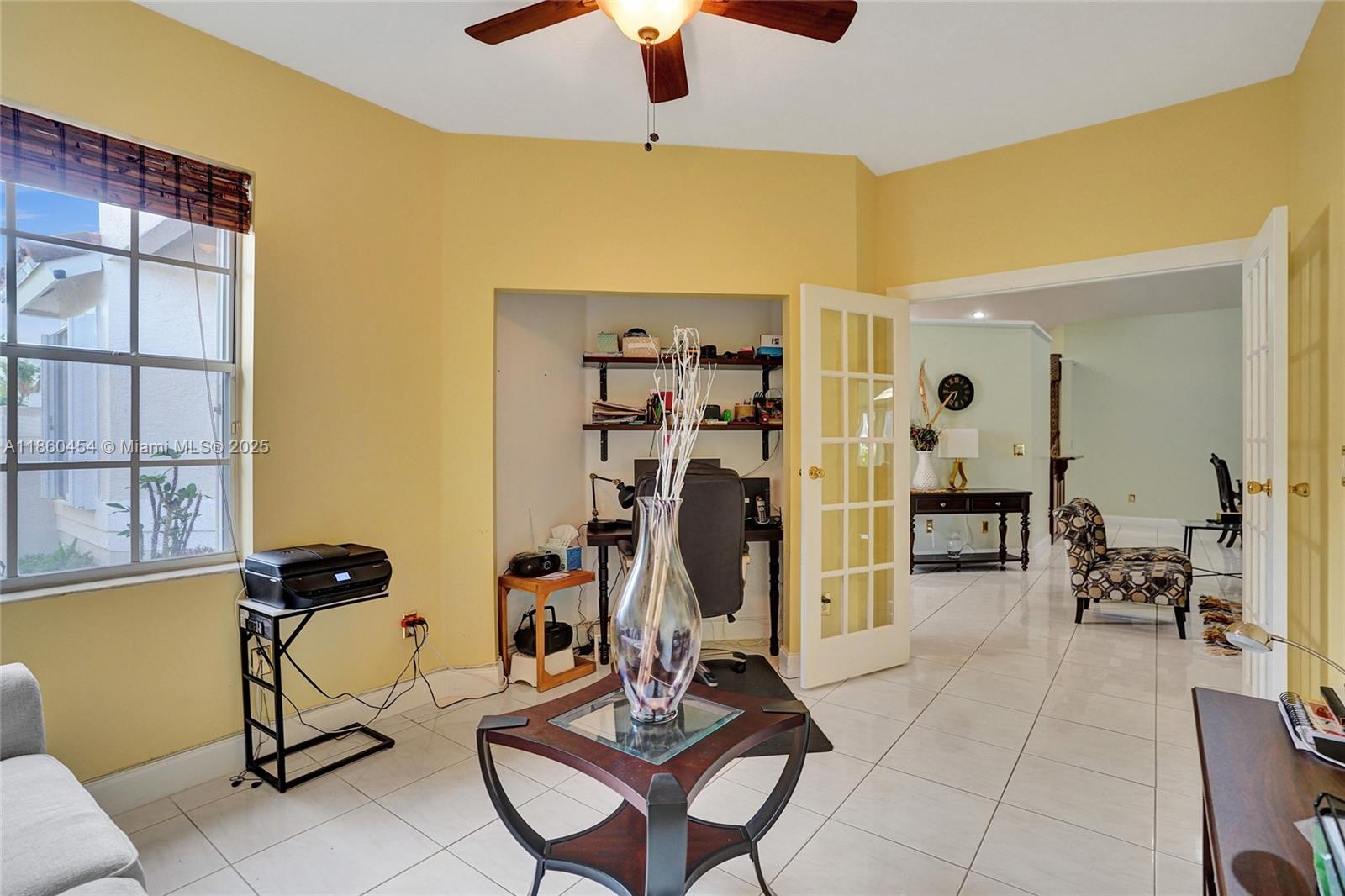 1485 W Lacosta Dr W Pembroke Pines, FL 33027