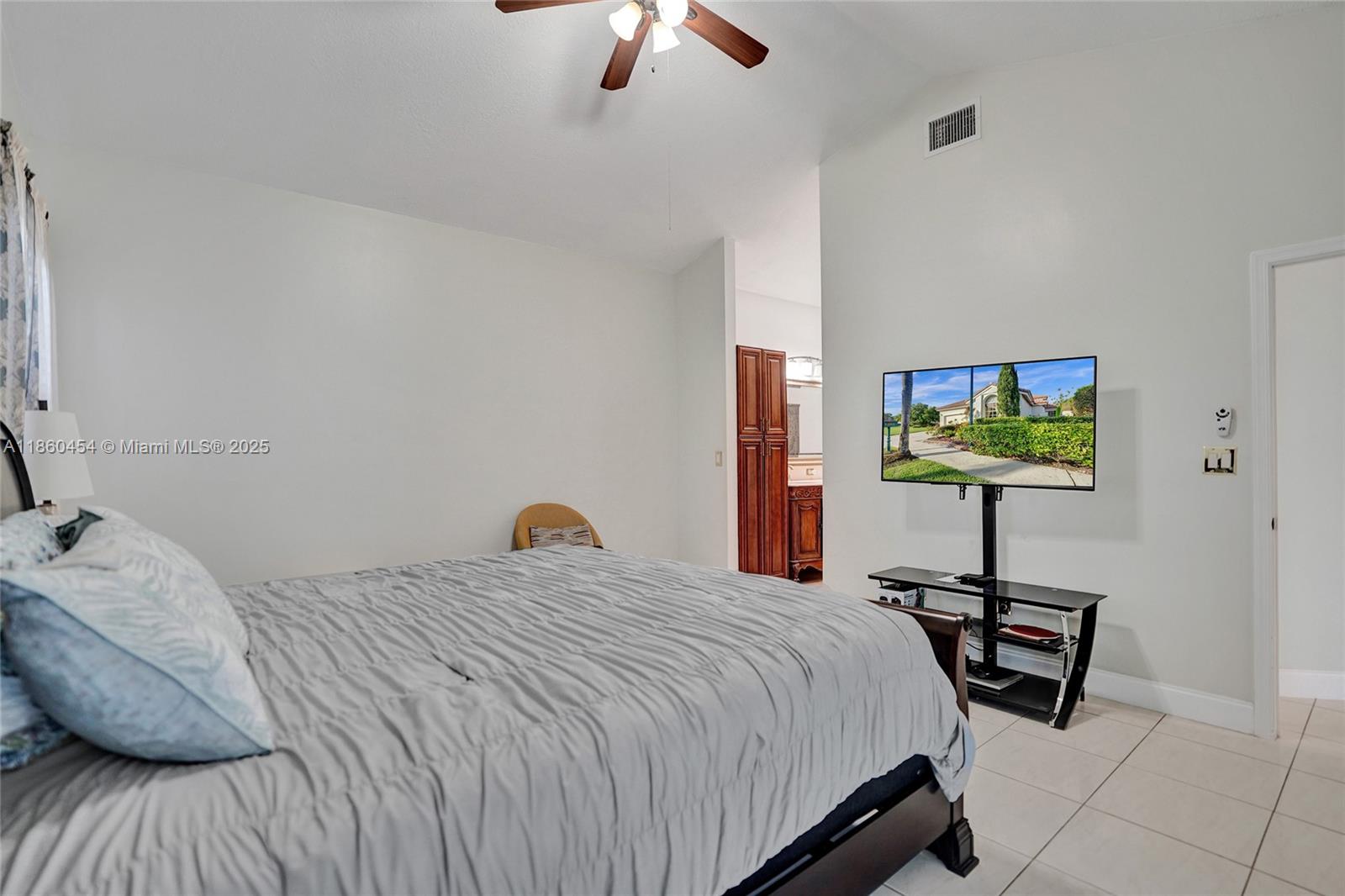 1485 W Lacosta Dr W Pembroke Pines, FL 33027