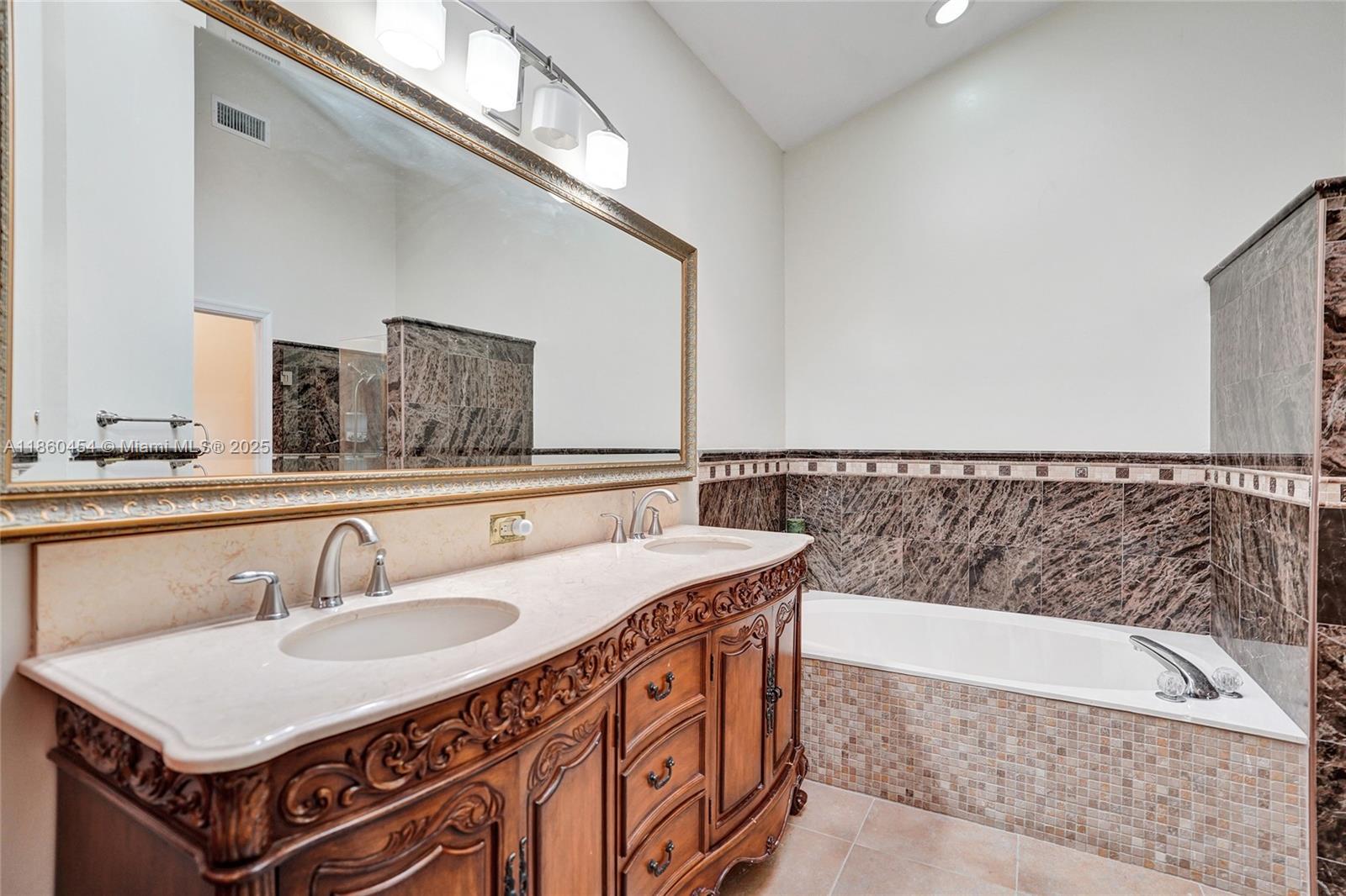 1485 W Lacosta Dr W Pembroke Pines, FL 33027