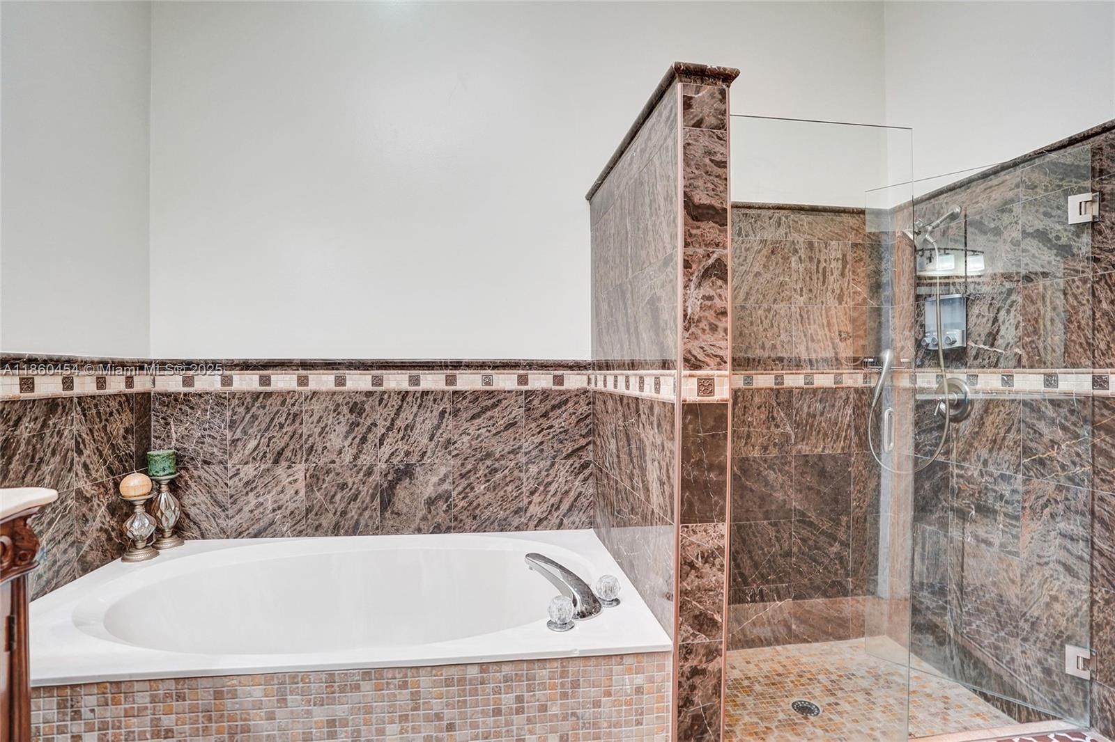 1485 W Lacosta Dr W Pembroke Pines, FL 33027