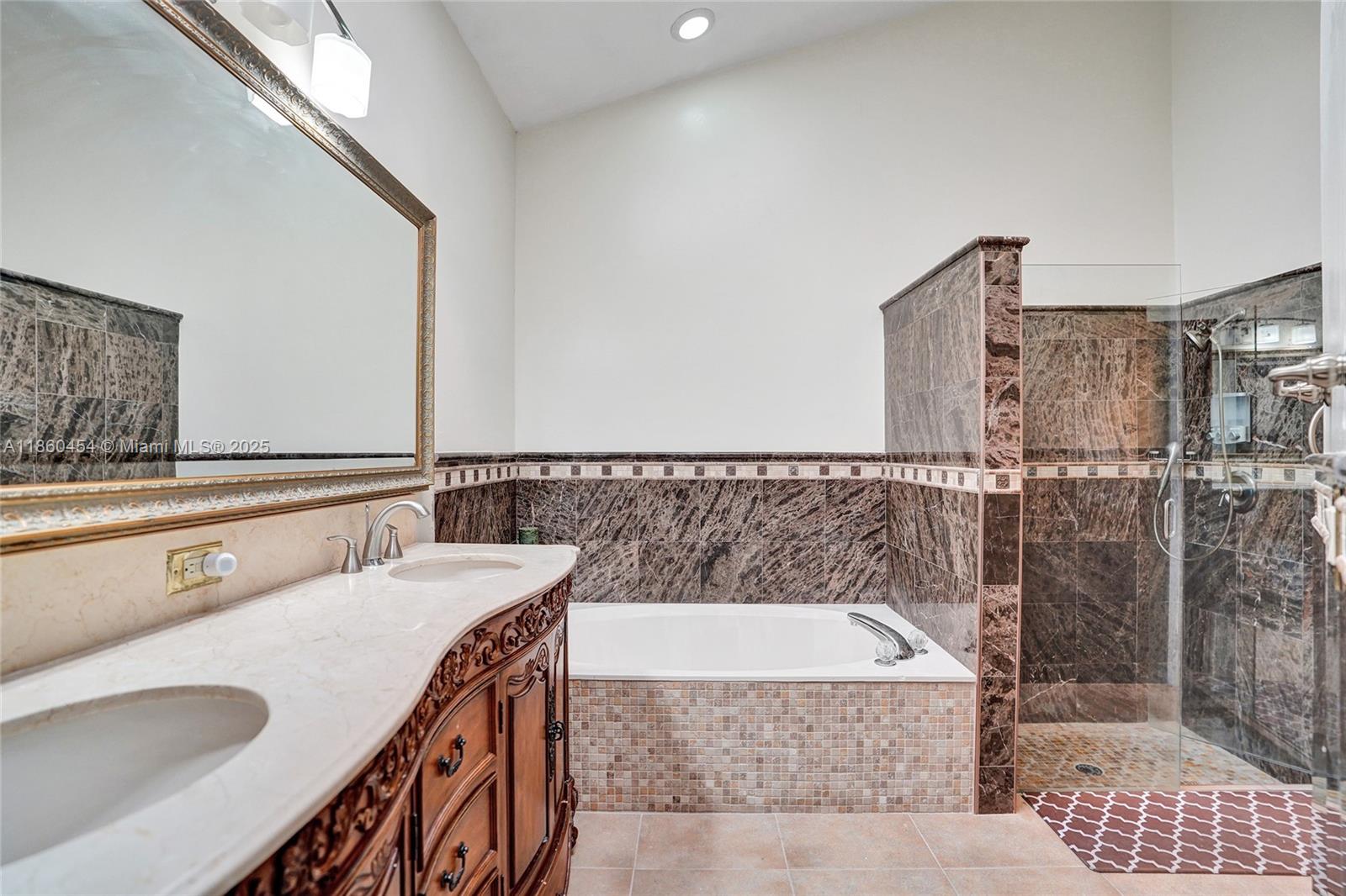 1485 W Lacosta Dr W Pembroke Pines, FL 33027