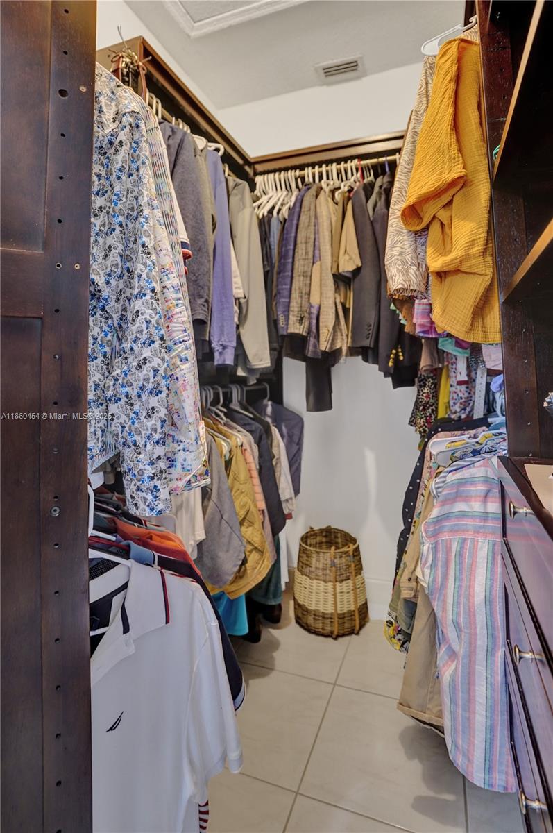 1485 W Lacosta Dr W Pembroke Pines, FL 33027