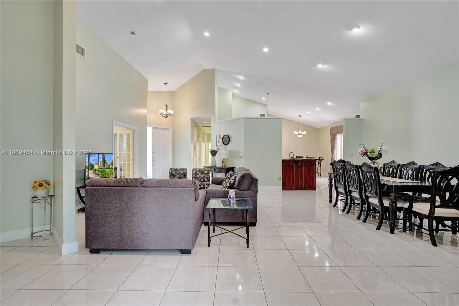 1485 W Lacosta Dr W Pembroke Pines, FL 33027