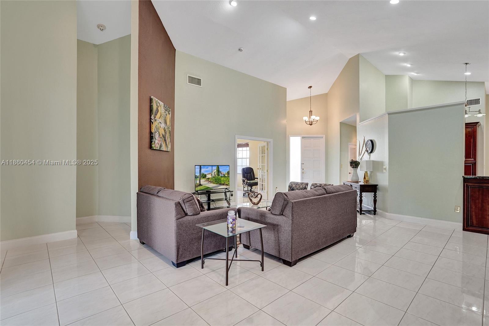 1485 W Lacosta Dr W Pembroke Pines, FL 33027