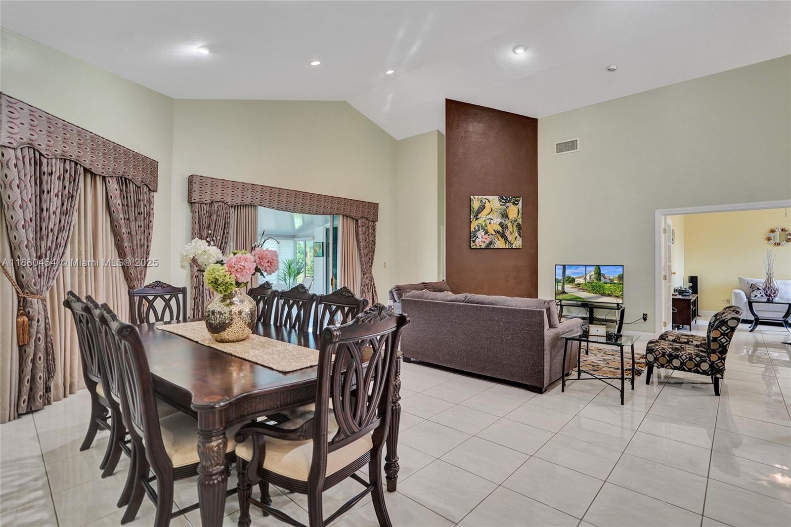 1485 W Lacosta Dr W Pembroke Pines, FL 33027