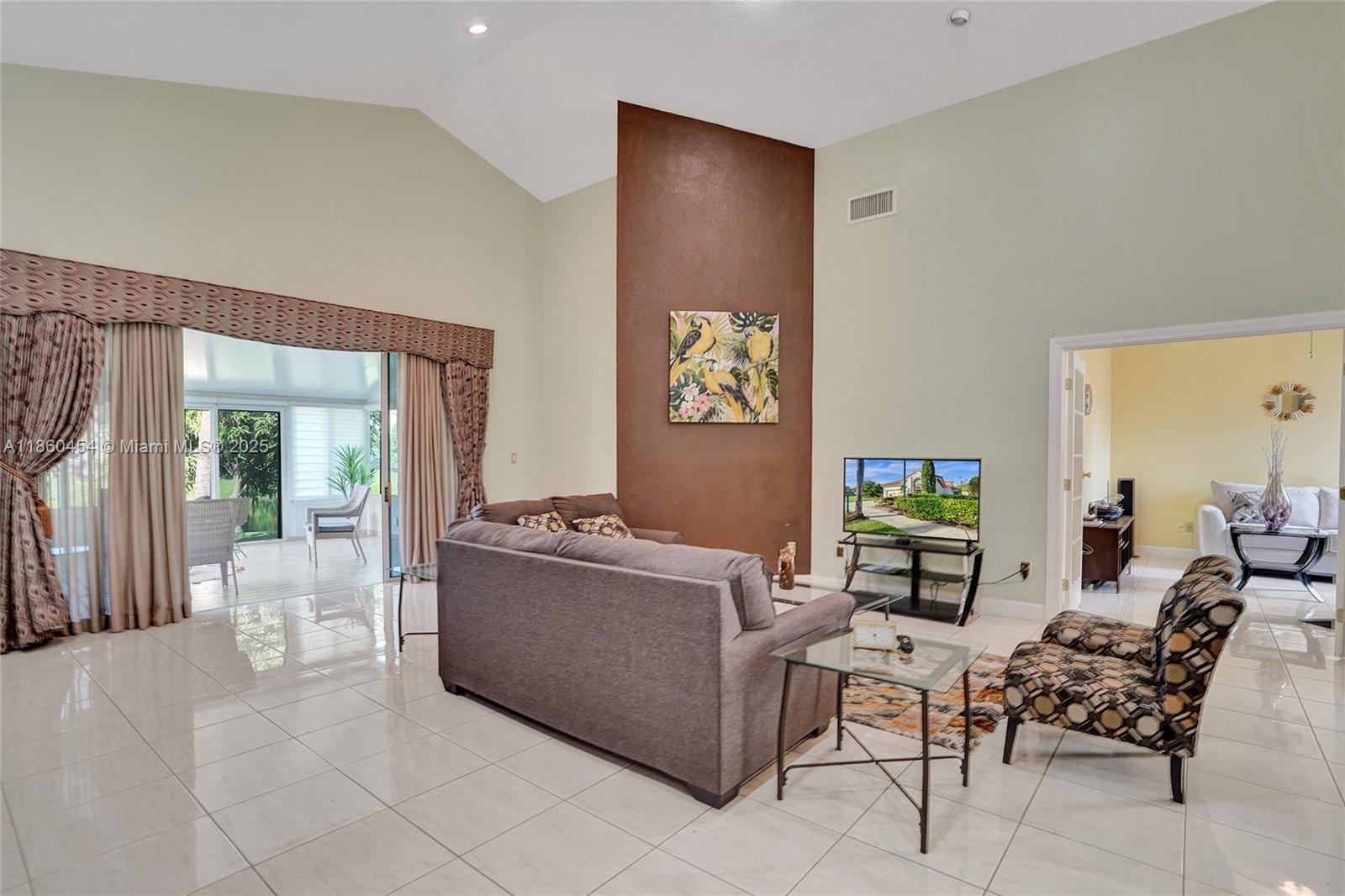 1485 W Lacosta Dr W Pembroke Pines, FL 33027