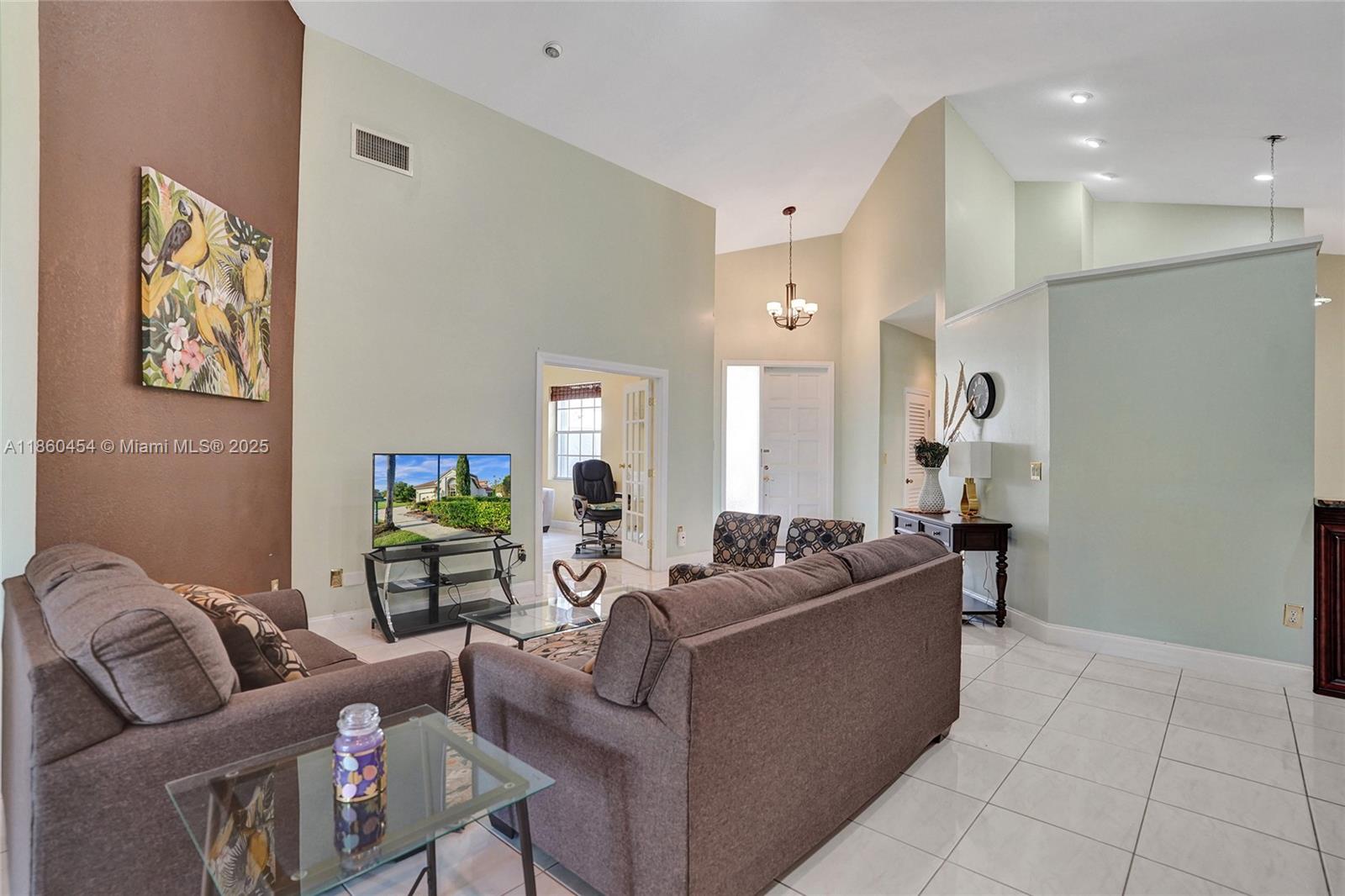 1485 W Lacosta Dr W Pembroke Pines, FL 33027