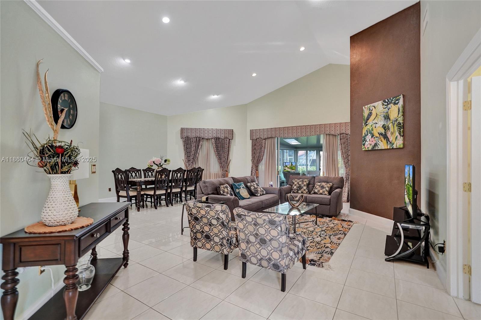 1485 W Lacosta Dr W Pembroke Pines, FL 33027