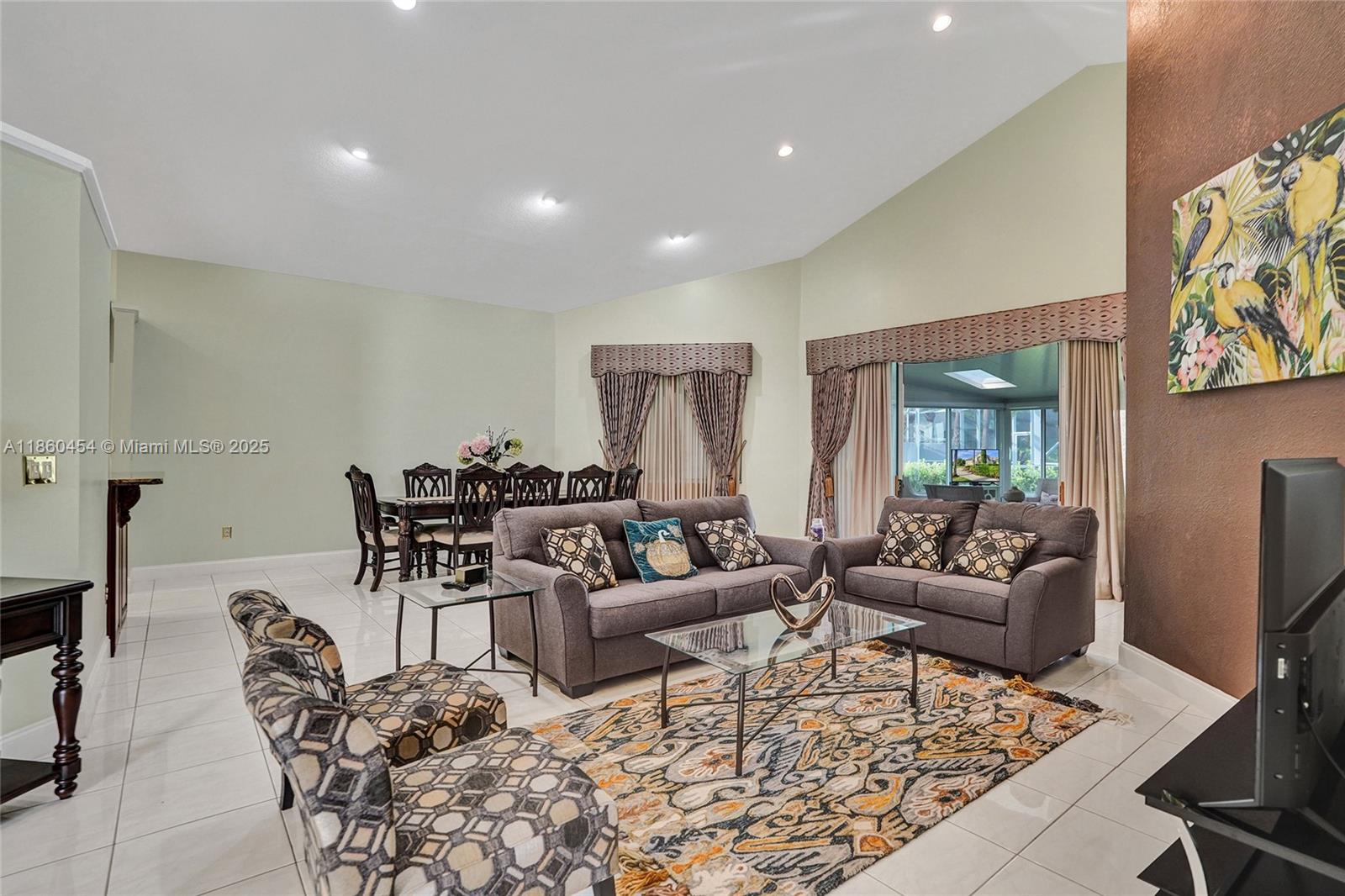 1485 W Lacosta Dr W Pembroke Pines, FL 33027