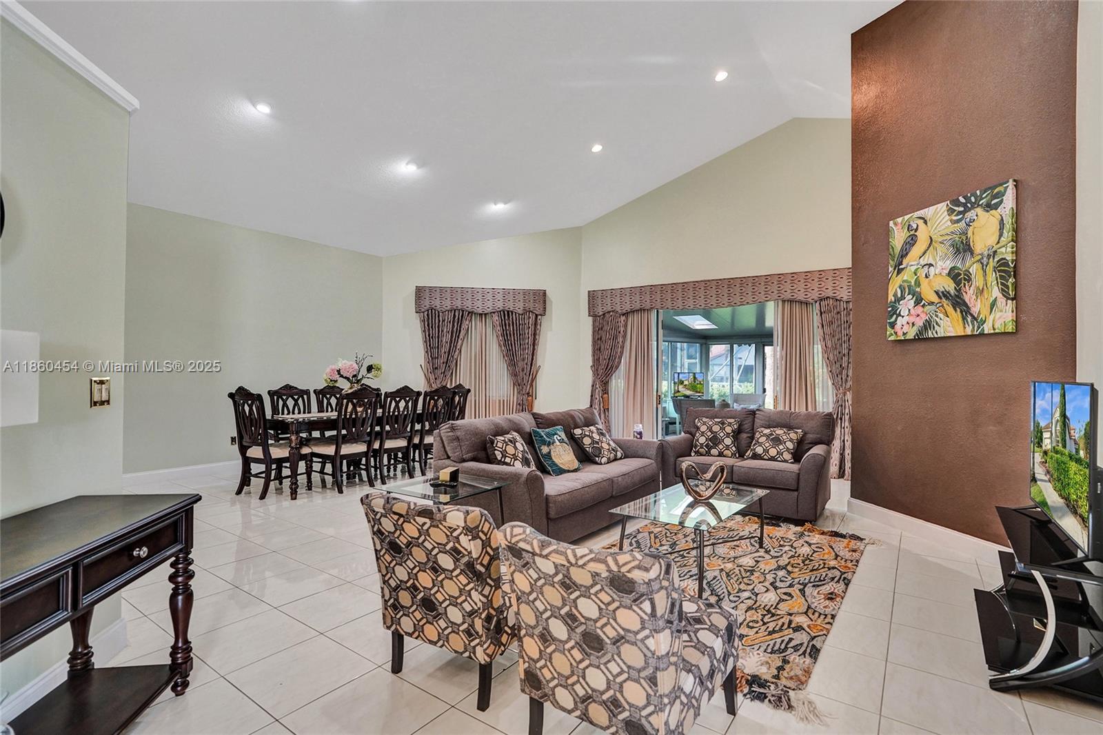 1485 W Lacosta Dr W Pembroke Pines, FL 33027