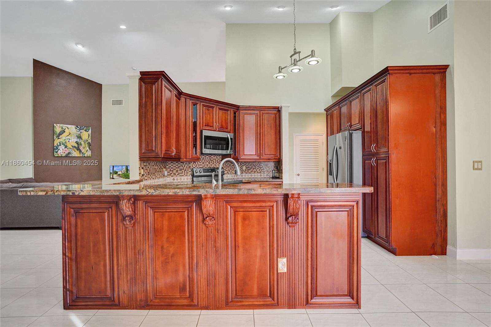 1485 W Lacosta Dr W Pembroke Pines, FL 33027