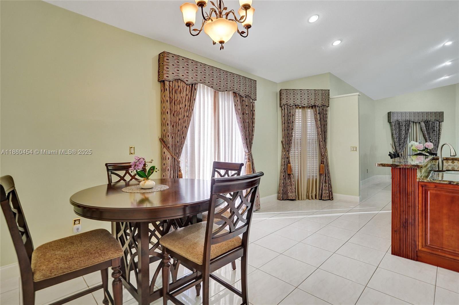 1485 W Lacosta Dr W Pembroke Pines, FL 33027