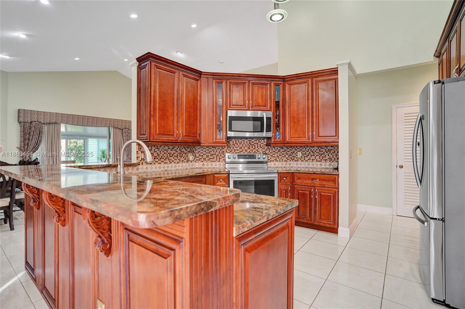 1485 W Lacosta Dr W Pembroke Pines, FL 33027