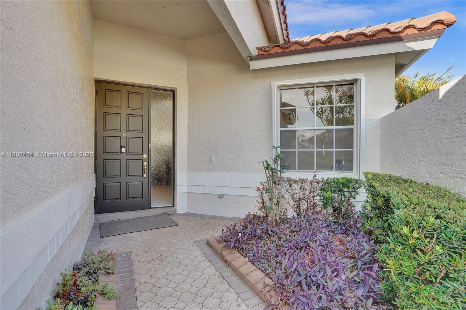 1485 W Lacosta Dr W Pembroke Pines, FL 33027