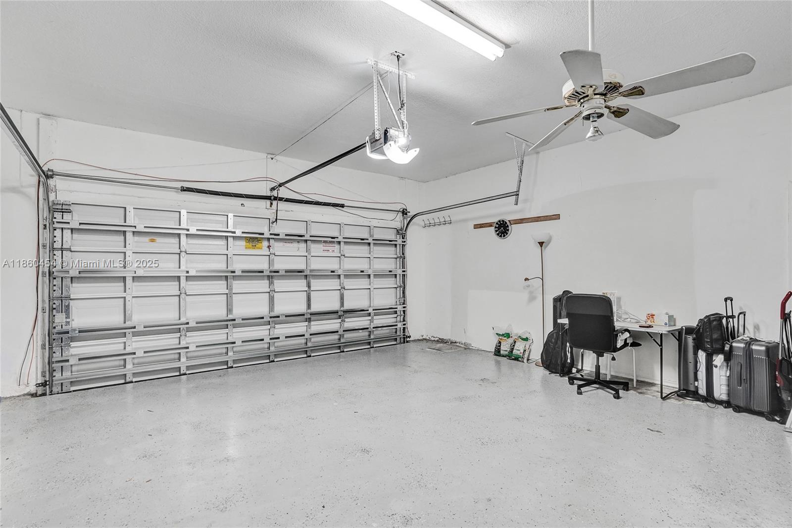 1485 W Lacosta Dr W Pembroke Pines, FL 33027