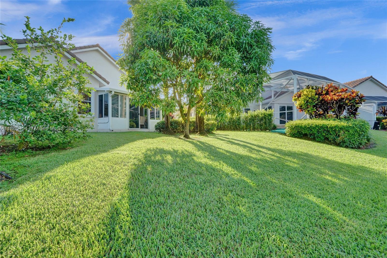 1485 W Lacosta Dr W Pembroke Pines, FL 33027