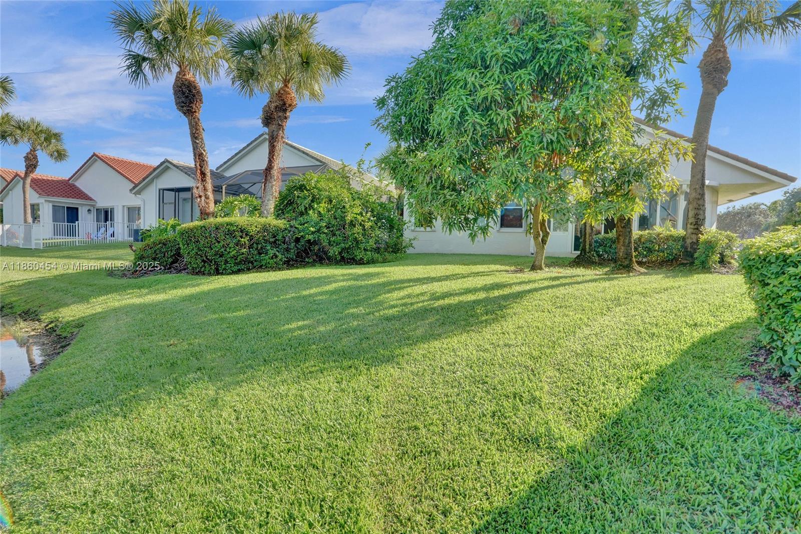 1485 W Lacosta Dr W Pembroke Pines, FL 33027