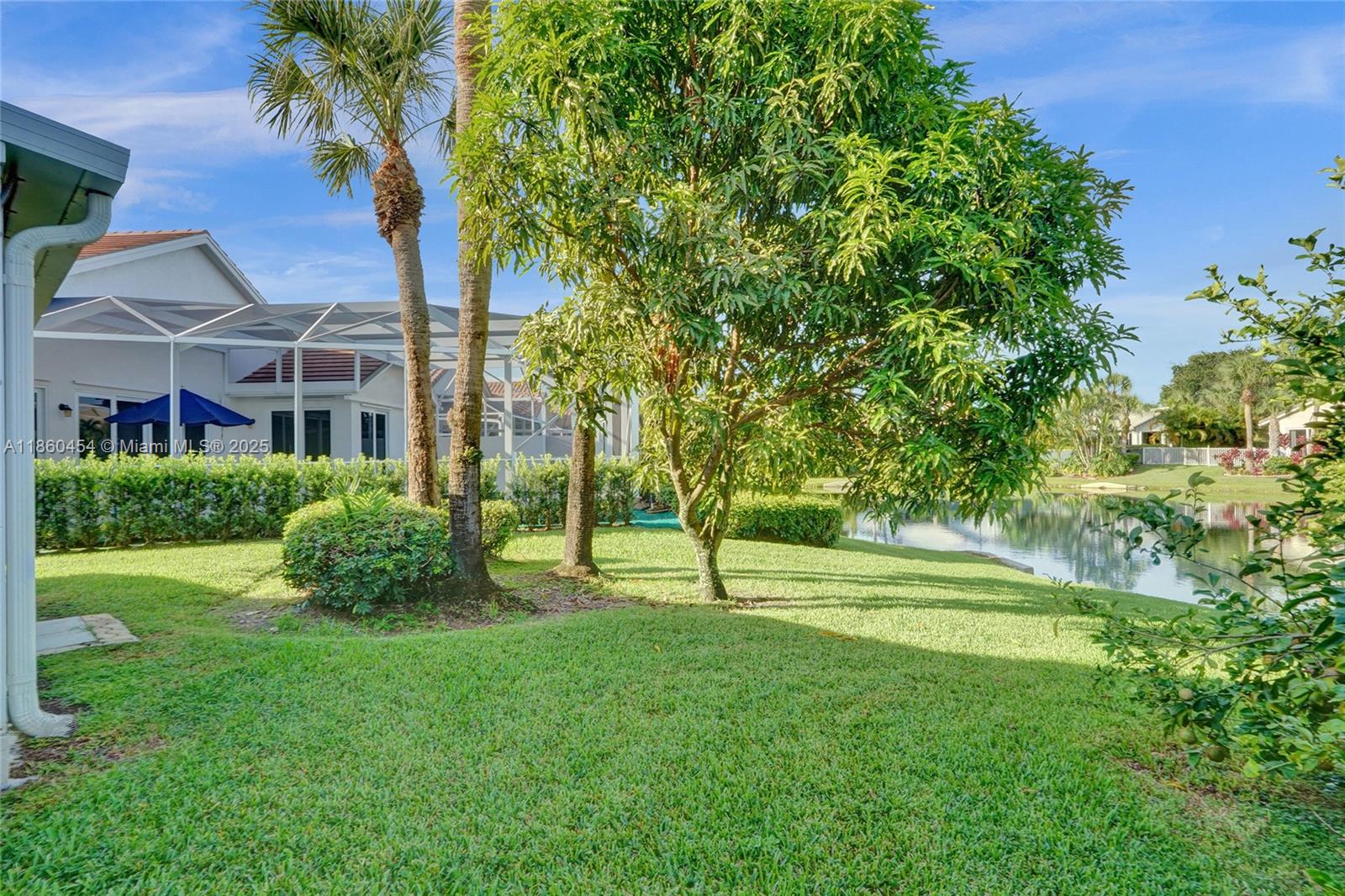 1485 W Lacosta Dr W Pembroke Pines, FL 33027