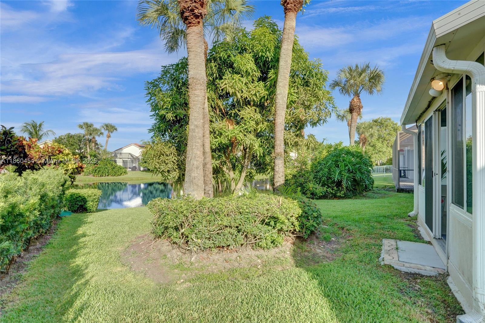 1485 W Lacosta Dr W Pembroke Pines, FL 33027