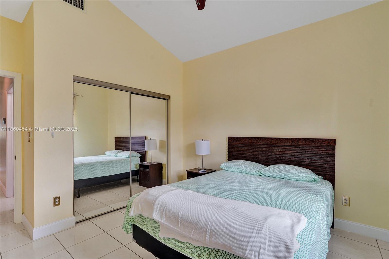 1485 W Lacosta Dr W Pembroke Pines, FL 33027