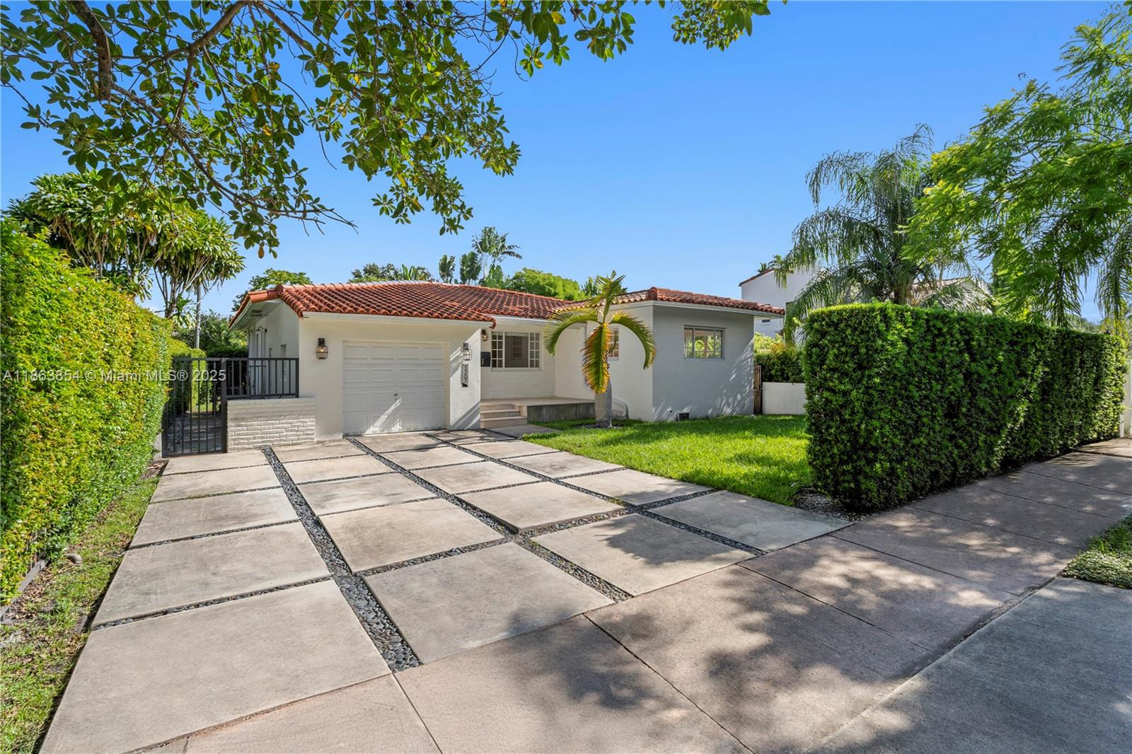 1307 Valencia Ave