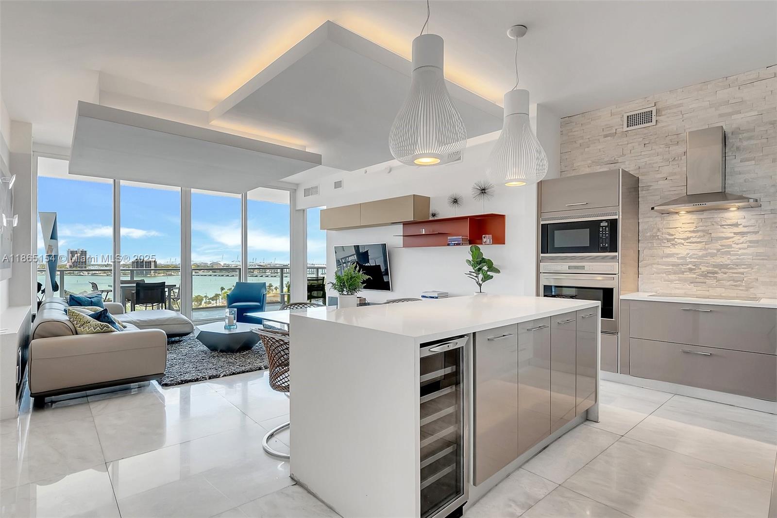 2020 N Bayshore Dr #1006