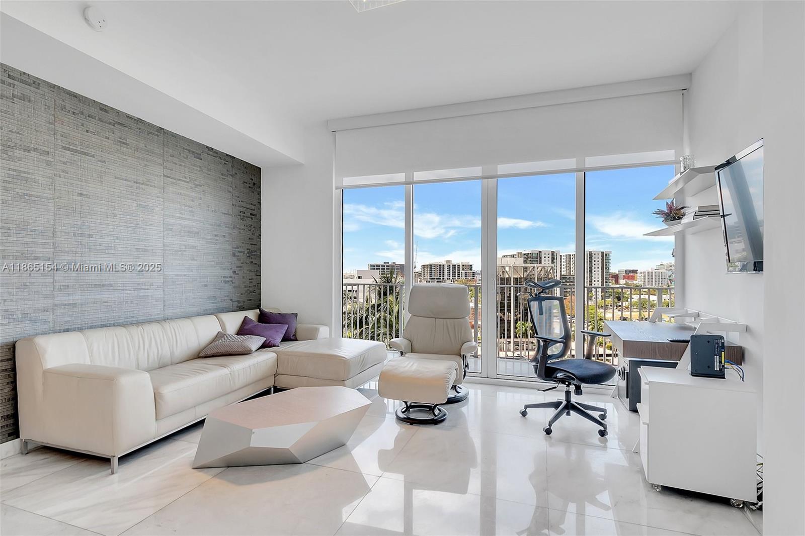 image Paramount Bay23