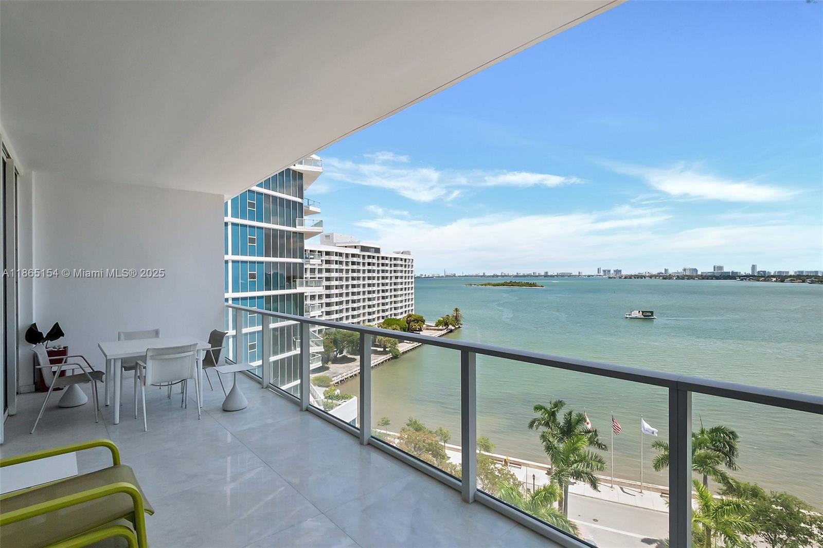 image Paramount Bay25
