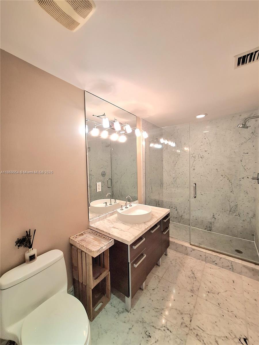 image Vizcayne South Condo3