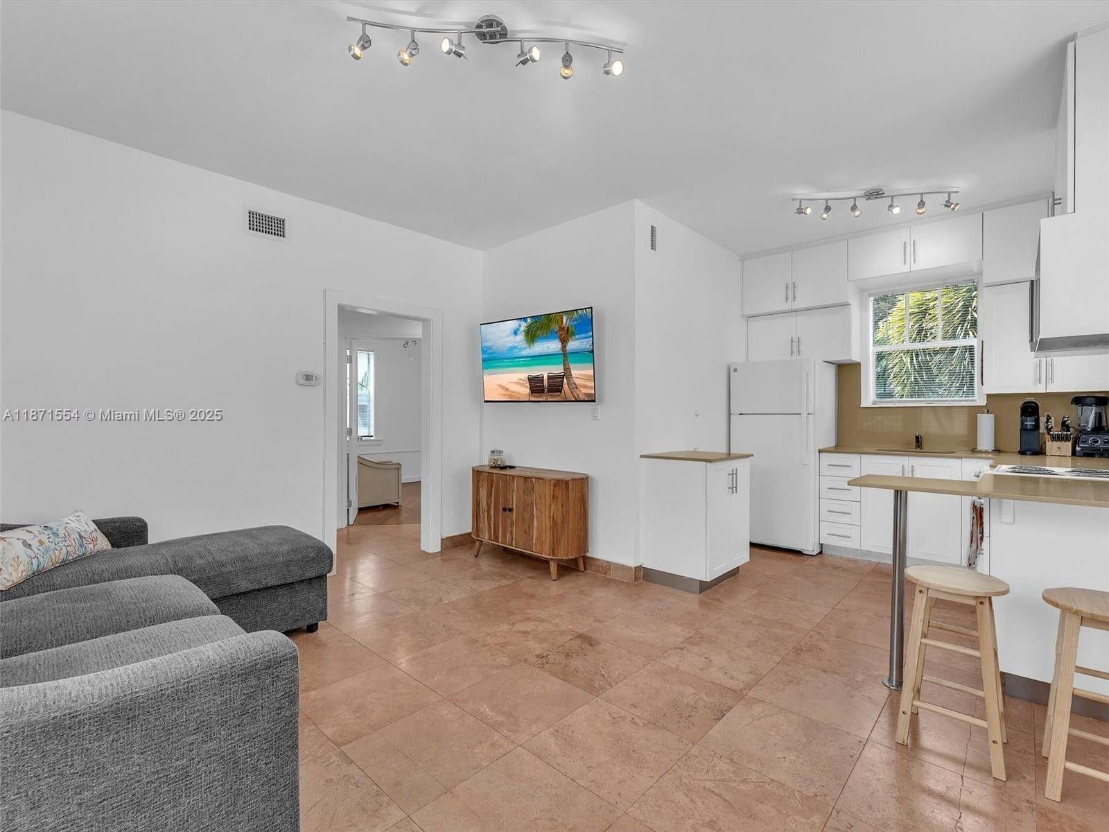 935 Meridian Ave #3