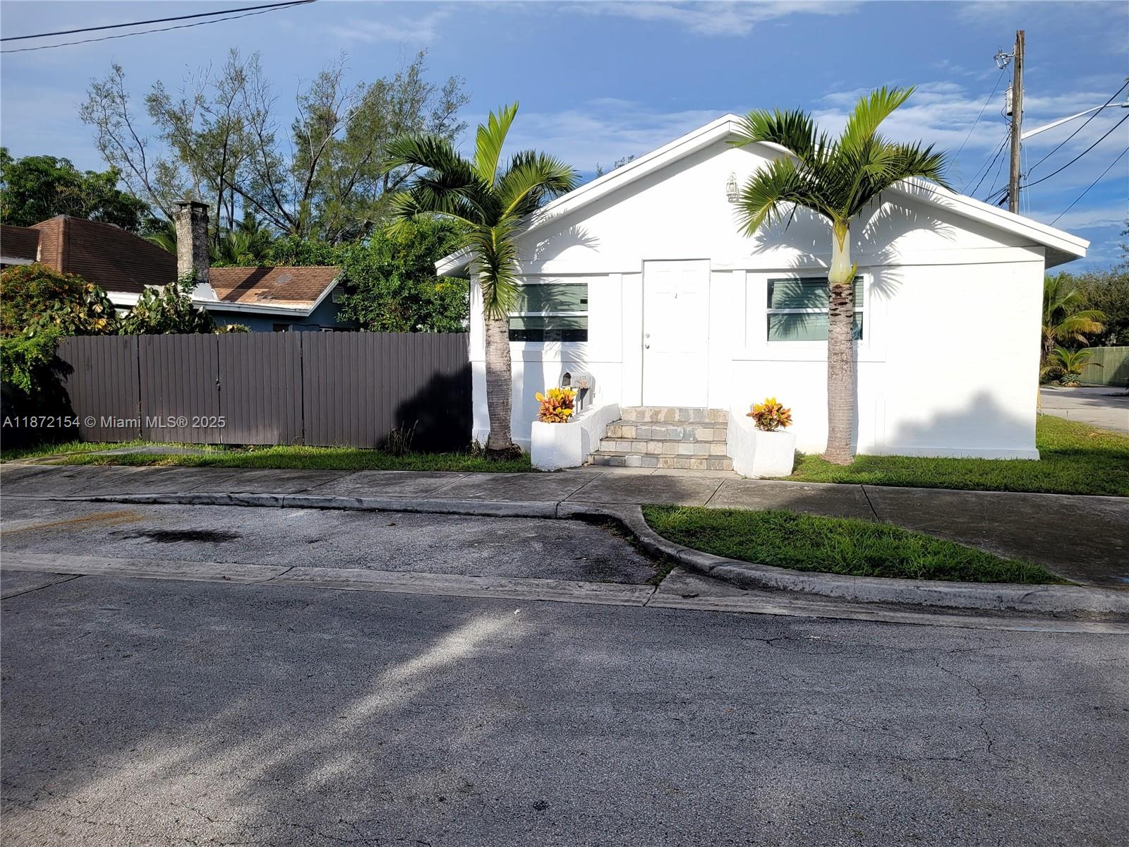 5720 NE Miami Pl