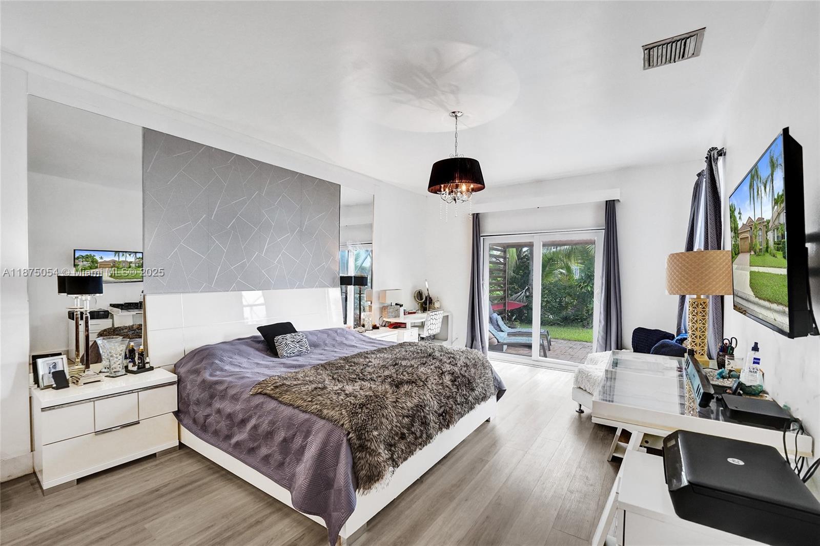 1947 NW 130th Ave Pembroke Pines, FL 33028