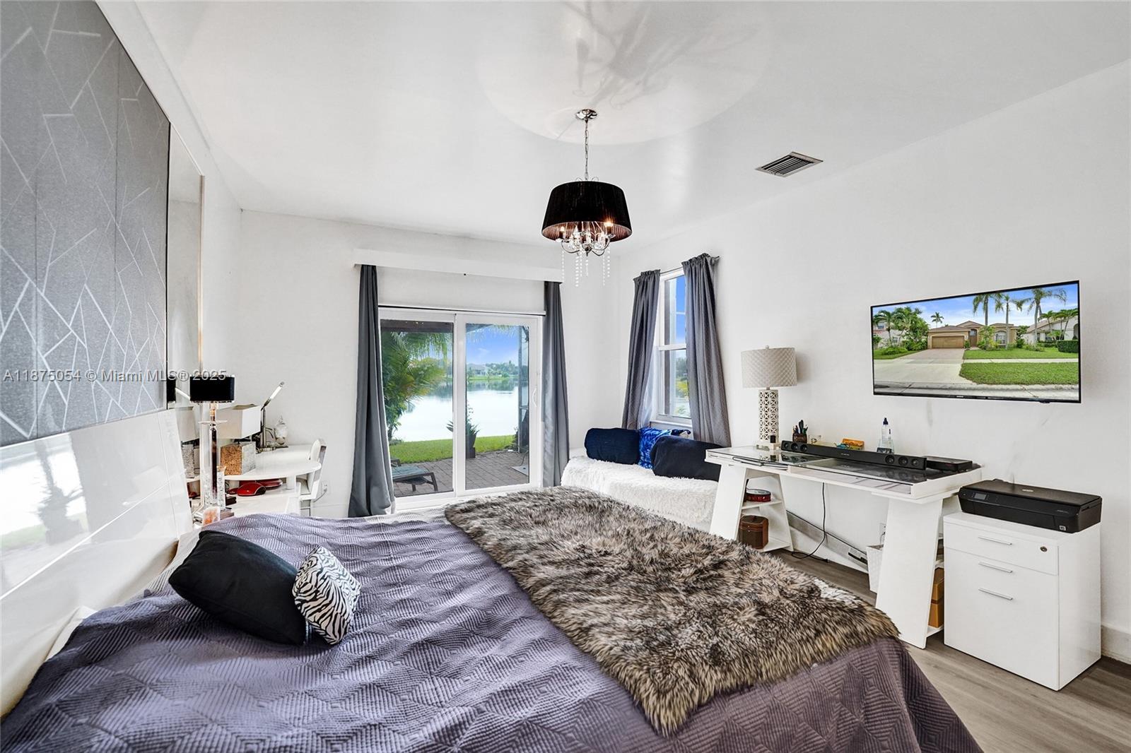 1947 NW 130th Ave Pembroke Pines, FL 33028