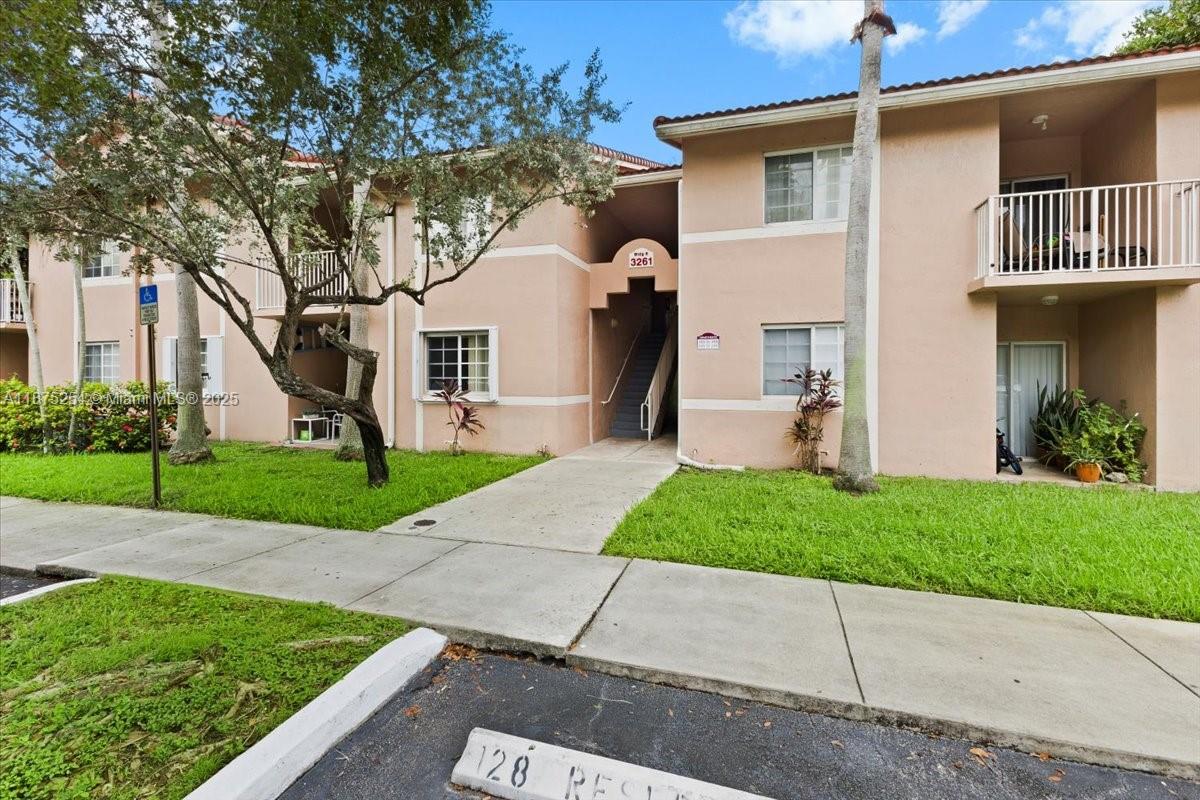 3261 Sabal Palm Mnr #206