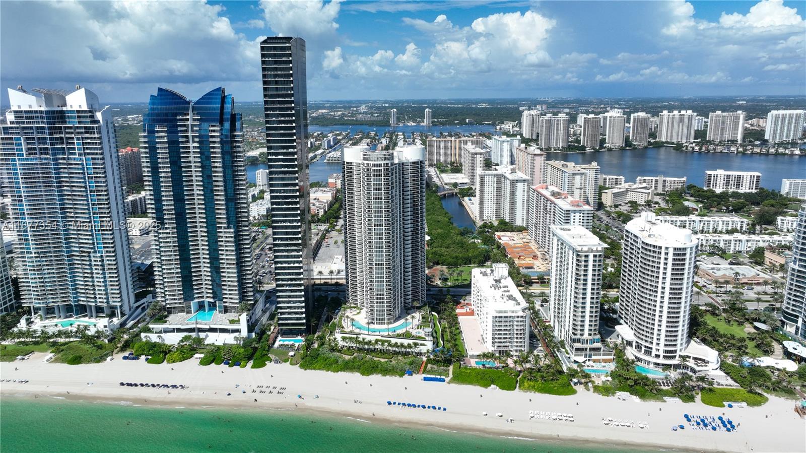 17201 Collins Ave #706