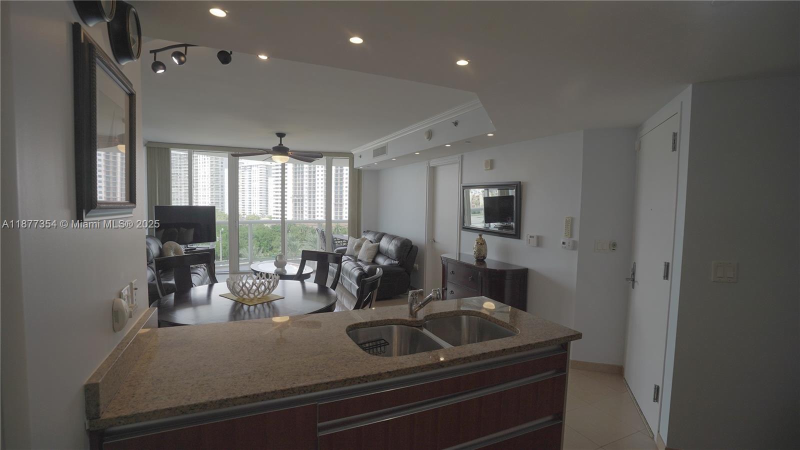 image Ocean Four Condo24