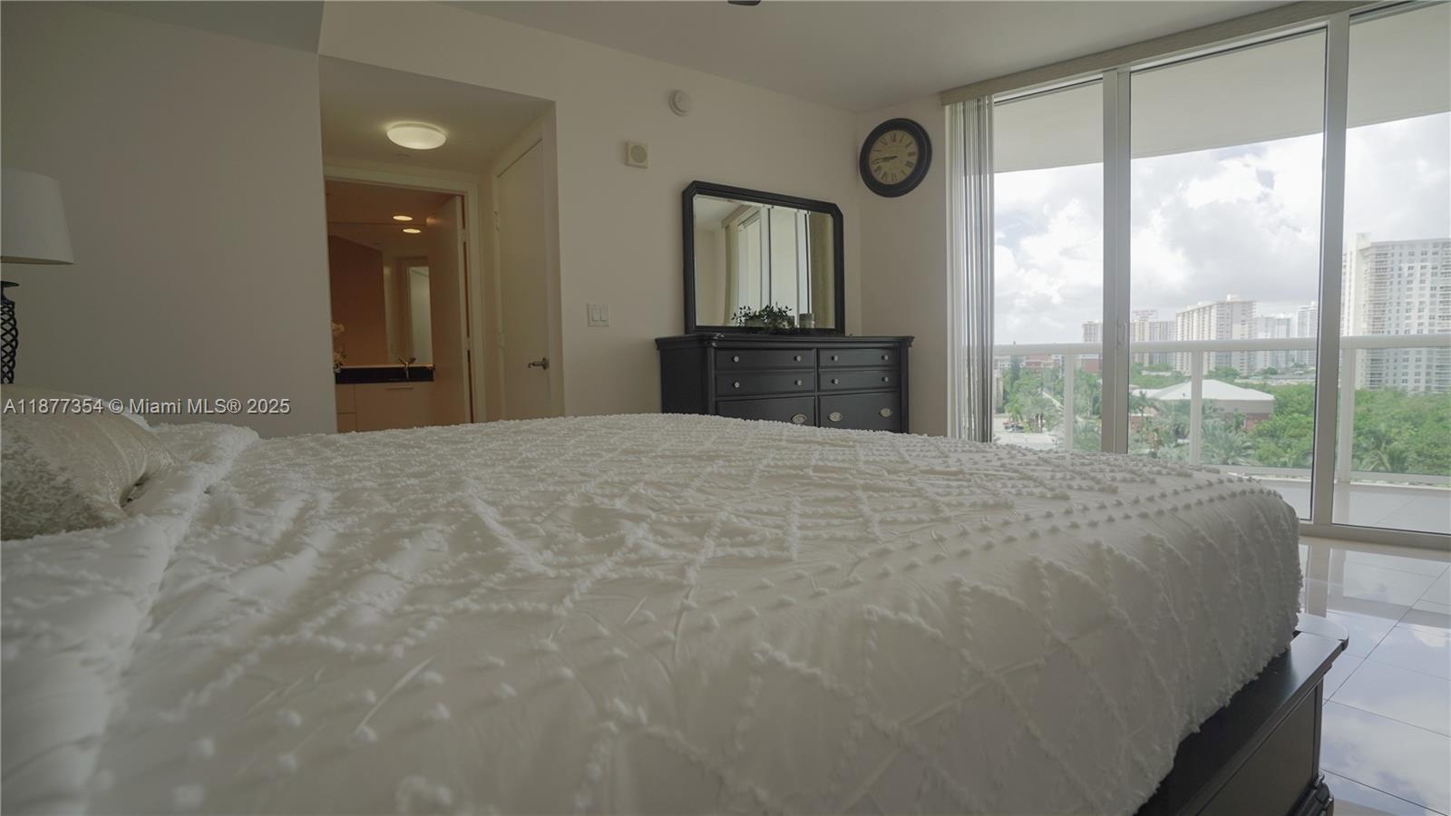 image Ocean Four Condo37