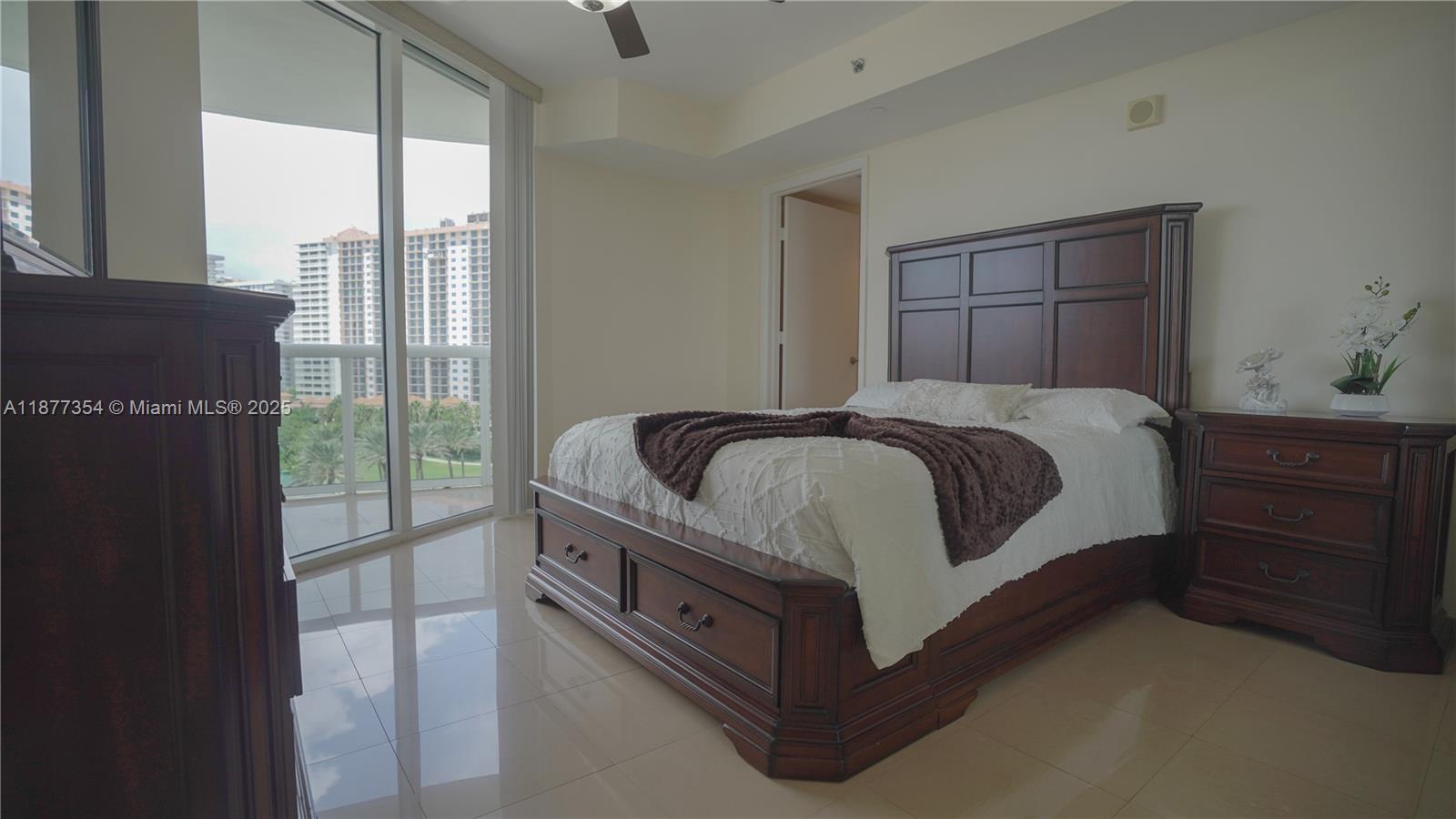 image Ocean Four Condo43