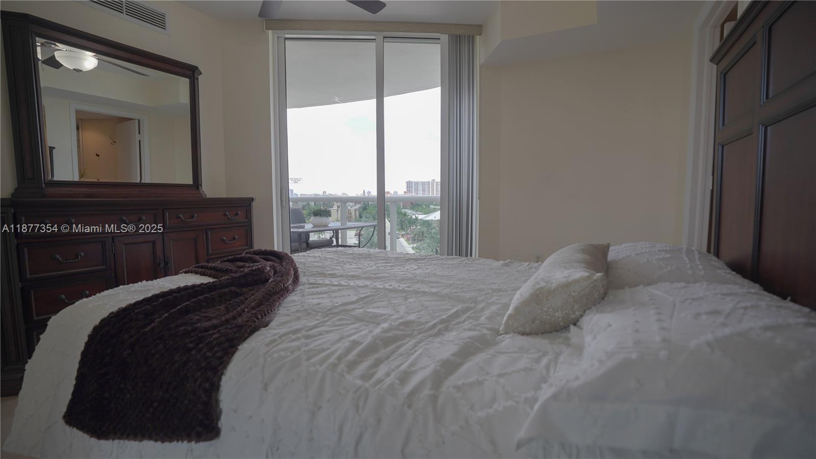 image Ocean Four Condo44