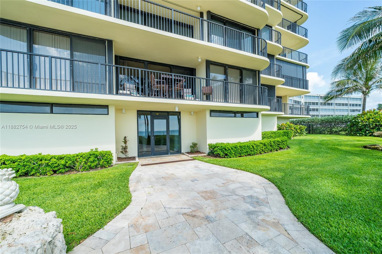 200 Beach Rd #202 Tequesta, FL 33469