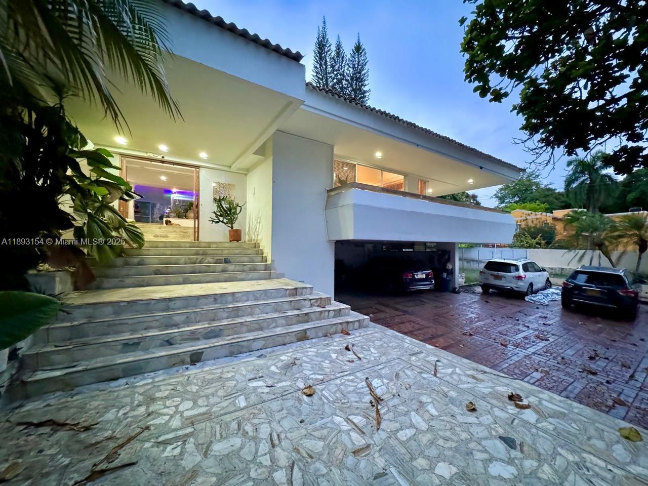 Cra 107 #15-20 - Esquina Ciudad Jardin