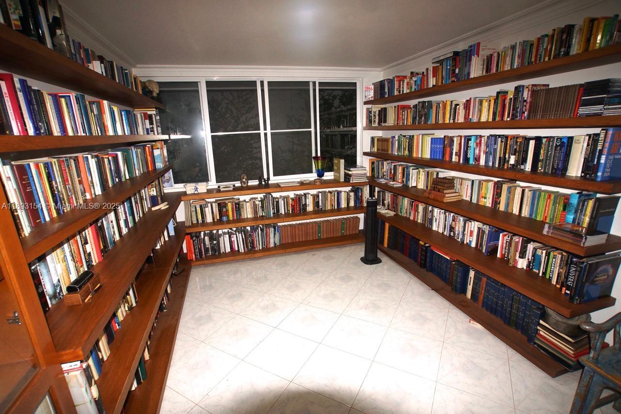 Cra 107 # 15-20 - Esquina Ciudad Jardin, Cali Colombia Cali, CO, 0