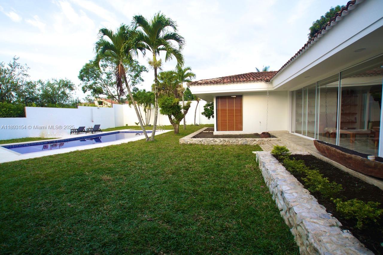 Cra 107 # 15-20 - Esquina Ciudad Jardin, Cali Colombia Cali, CO, 0