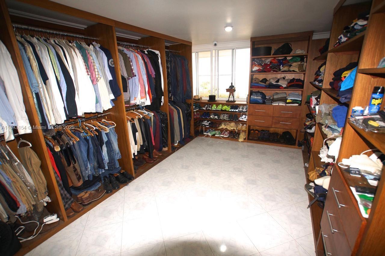 Cra 107 # 15-20 - Esquina Ciudad Jardin, Cali Colombia Cali, CO, 0